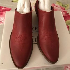 NWB Steve Madden Bahati Bootie - Red - Size 8.5